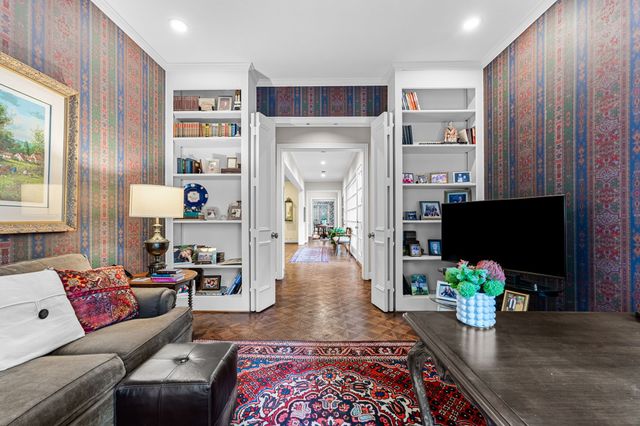 17 Stonecourt Circle, Dallas, TX 75225
