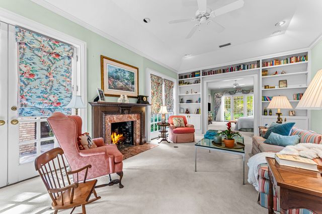 17 Stonecourt Circle, Dallas, TX 75225