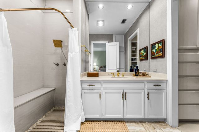 17 Stonecourt Circle, Dallas, TX 75225