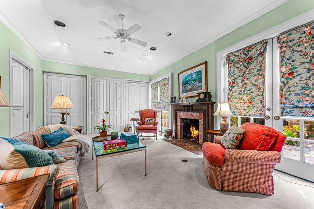 17 Stonecourt Circle, Dallas, TX 75225