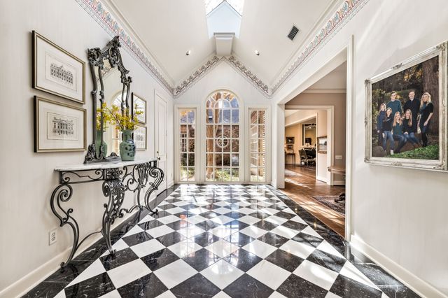 17 Stonecourt Circle, Dallas, TX 75225