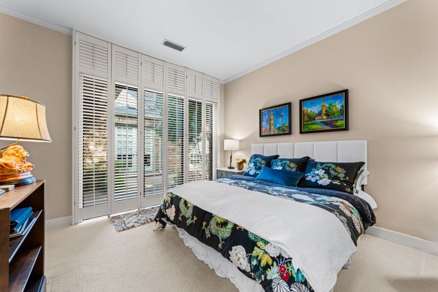 17 Stonecourt Circle, Dallas, TX 75225
