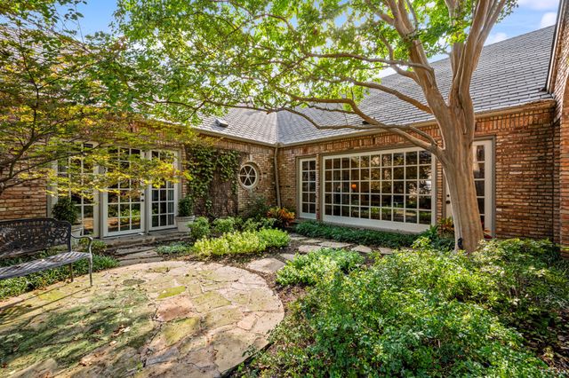 17 Stonecourt Circle, Dallas, TX 75225
