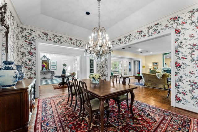 17 Stonecourt Circle, Dallas, TX 75225
