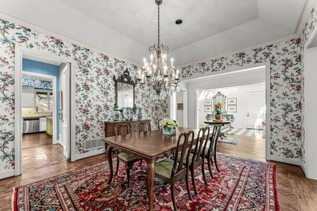 17 Stonecourt Circle, Dallas, TX 75225