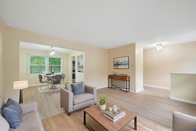 5112 Main Street, Lisle, IL 60532