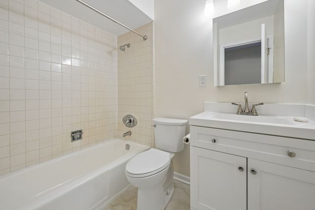 5112 Main Street, Lisle, IL 60532