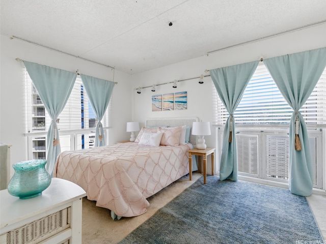 469 Ena Road 1901, Honolulu, HI 96815