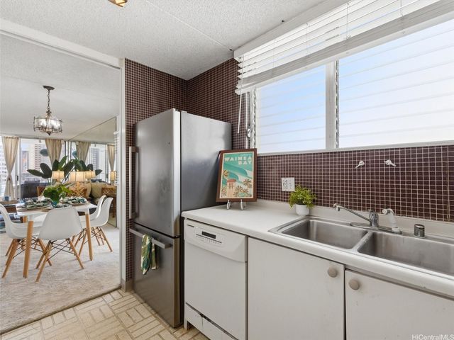 469 Ena Road 1901, Honolulu, HI 96815