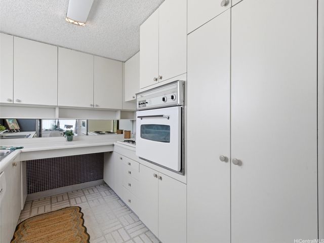 469 Ena Road 1901, Honolulu, HI 96815