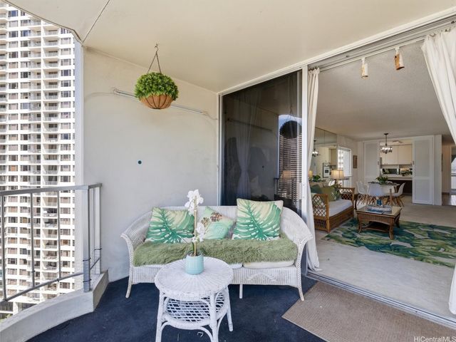 469 Ena Road 1901, Honolulu, HI 96815