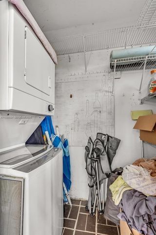 320 SE 10th Ave D, Pompano Beach, FL 33060