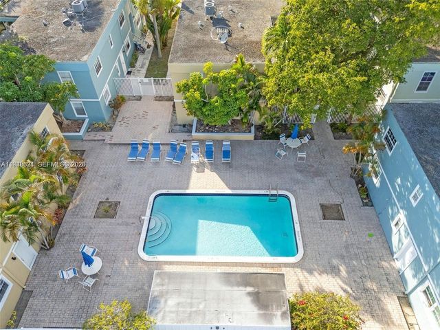 320 SE 10th Ave D, Pompano Beach, FL 33060