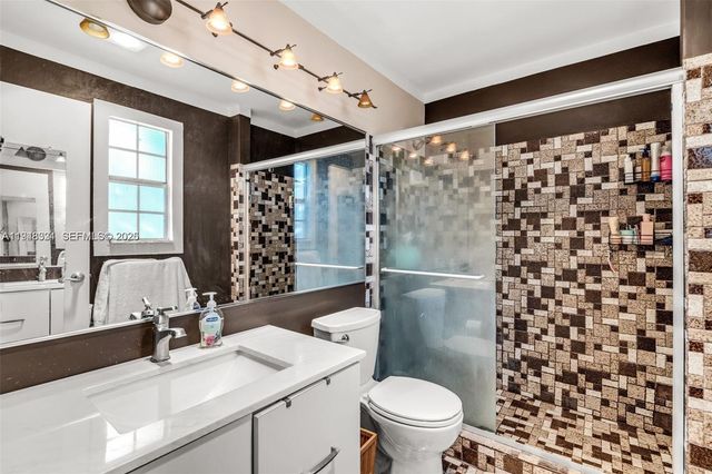 320 SE 10th Ave D, Pompano Beach, FL 33060