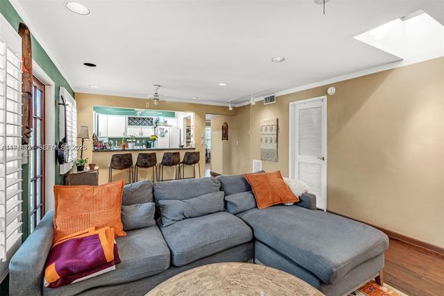 320 SE 10th Ave D, Pompano Beach, FL 33060