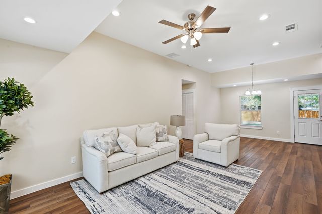 10637 Dunaway Drive, Dallas, TX 75228