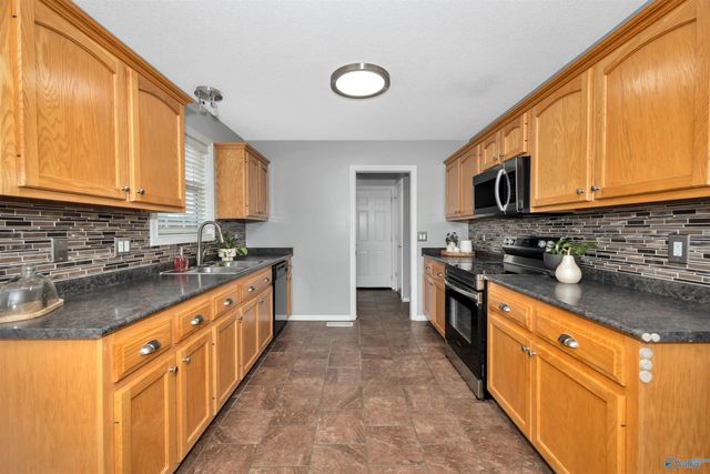 222 Mary Jo Isom Lane, Arab, AL 35016