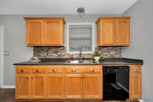 222 Mary Jo Isom Lane, Arab, AL 35016