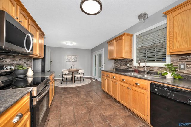 222 Mary Jo Isom Lane, Arab, AL 35016