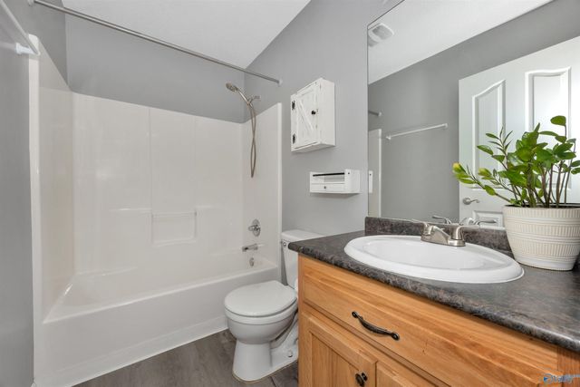 222 Mary Jo Isom Lane, Arab, AL 35016