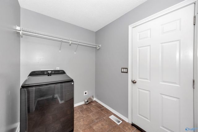 222 Mary Jo Isom Lane, Arab, AL 35016