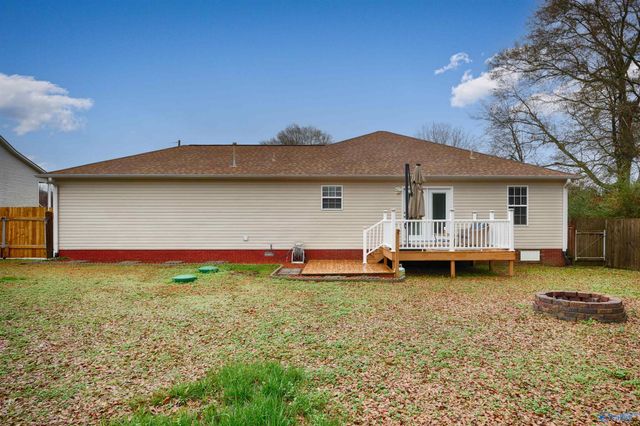 222 Mary Jo Isom Lane, Arab, AL 35016