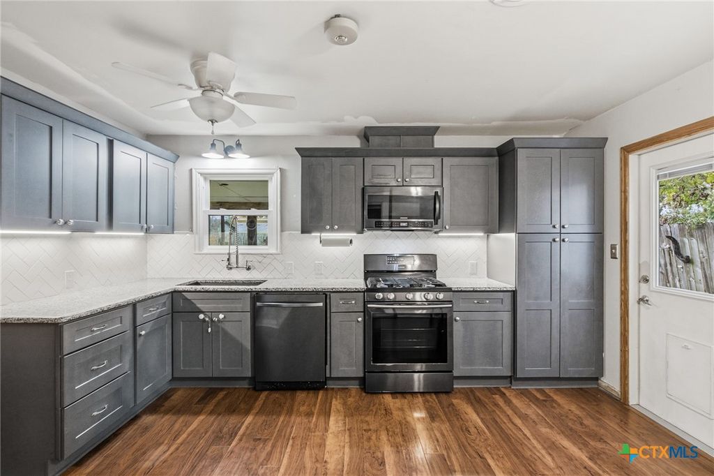 Image 2 of property listing at 3501 Morningside Street, Victoria, TX 77901