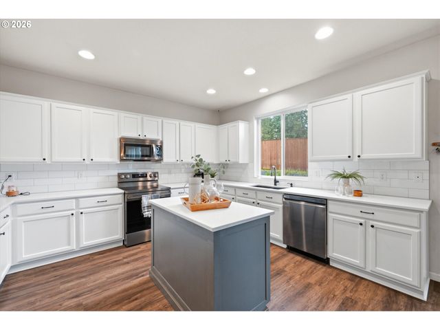 16418 TRAIL VIEW Dr, Oregon City, OR 97045