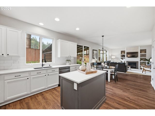 16418 TRAIL VIEW Dr, Oregon City, OR 97045