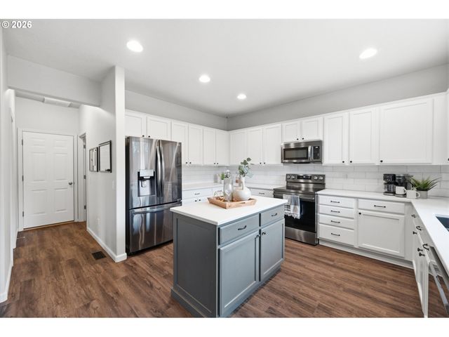 16418 TRAIL VIEW Dr, Oregon City, OR 97045