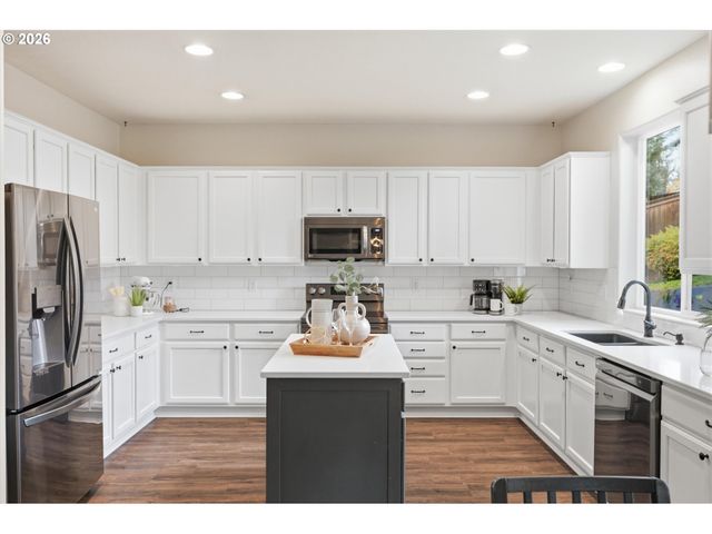 16418 TRAIL VIEW Dr, Oregon City, OR 97045