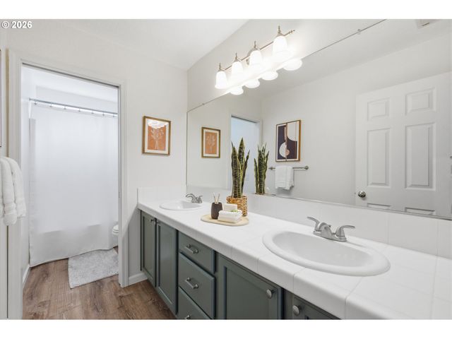 16418 TRAIL VIEW Dr, Oregon City, OR 97045