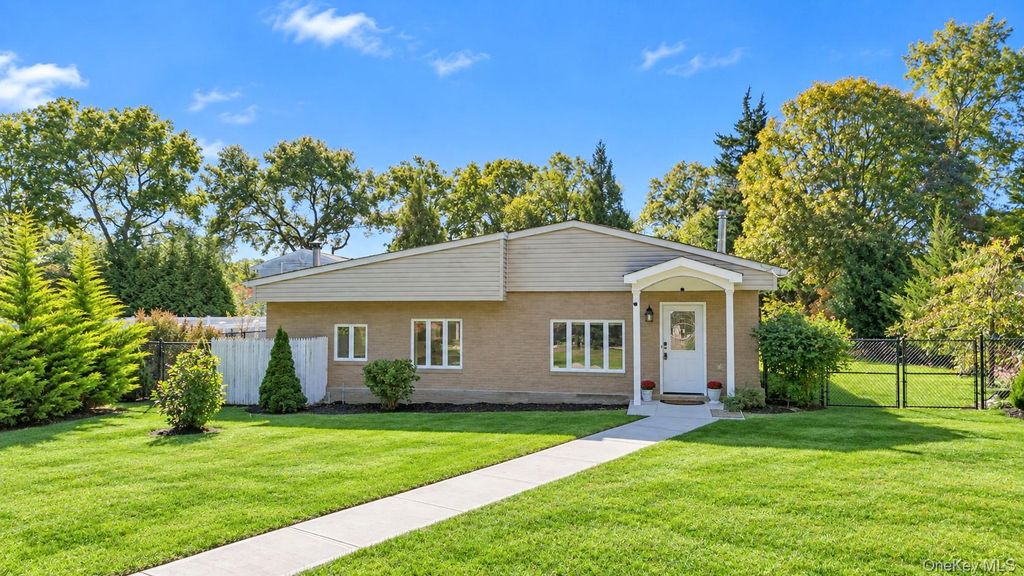 590 Canal Road, Mount Sinai, NY 11766 — photo 2