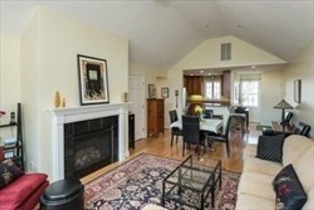 410 Salem St 811, Wakefield, MA 01880