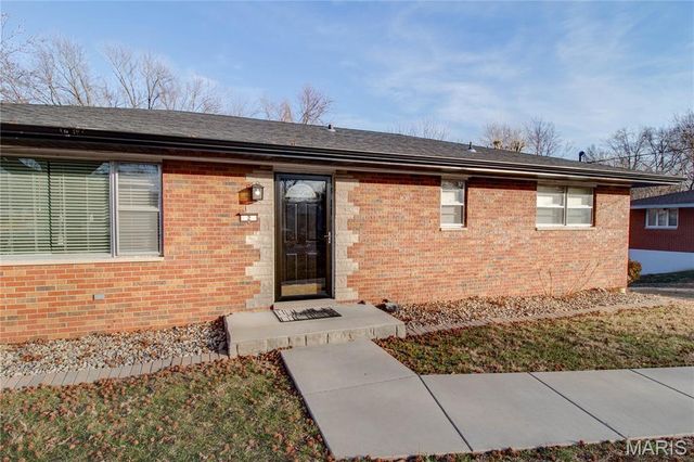 2 Chapel Court, Collinsville, IL 62234