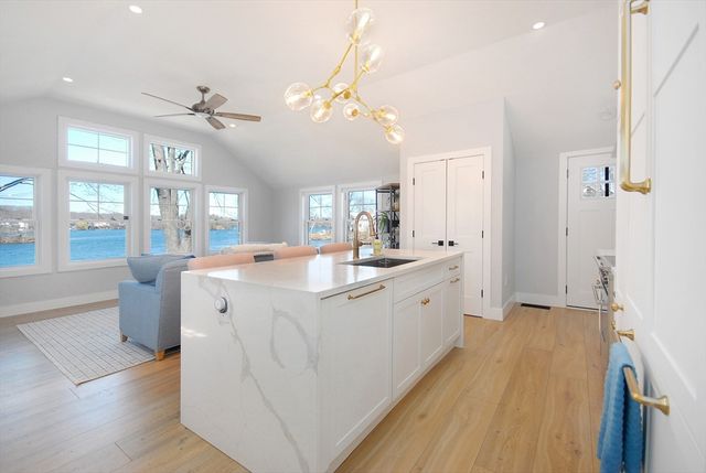 36 Canna Dr, Shrewsbury, MA 01545