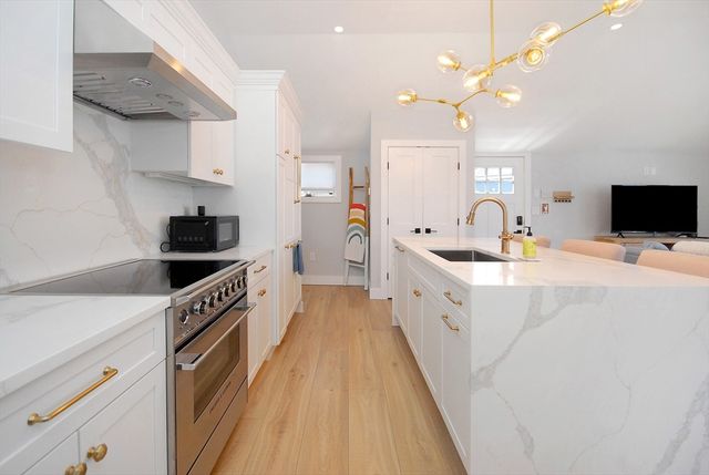 36 Canna Dr, Shrewsbury, MA 01545