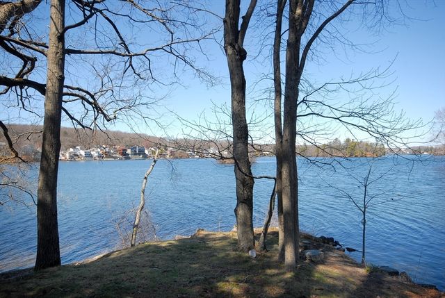 36 Canna Dr, Shrewsbury, MA 01545