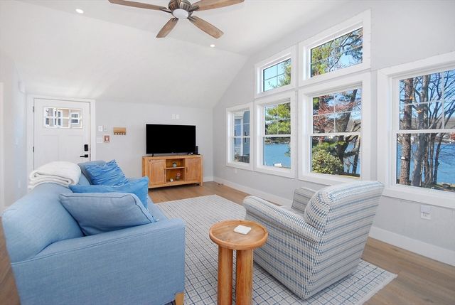 36 Canna Dr, Shrewsbury, MA 01545