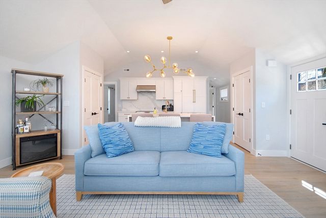 36 Canna Dr, Shrewsbury, MA 01545