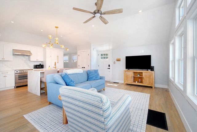 36 Canna Dr, Shrewsbury, MA 01545