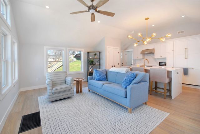 36 Canna Dr, Shrewsbury, MA 01545