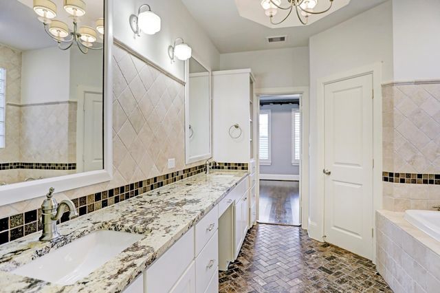 30 E Rafters Row, The Woodlands, TX 77380