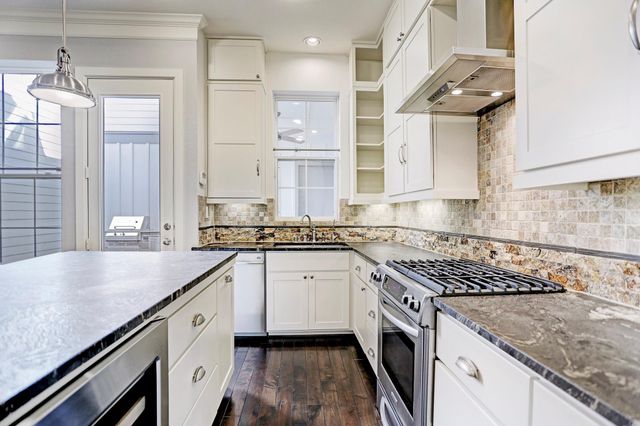 30 E Rafters Row, The Woodlands, TX 77380