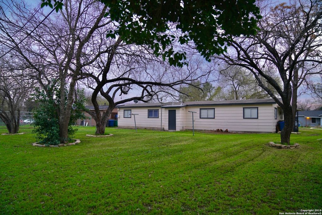 1129 Shadwell Dr, San Antonio, TX 78228