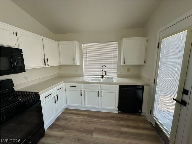 1833 Cedar Bluffs Way, Las Vegas, NV 89128