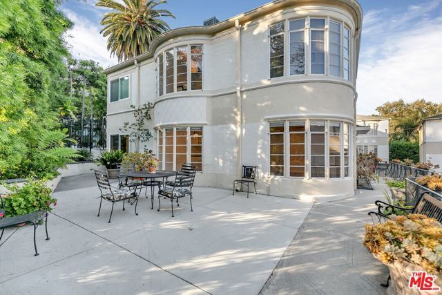 1882 El Cerrito, Los Angeles, CA 90068
