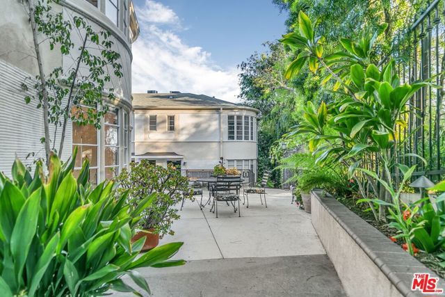 1882 El Cerrito, Los Angeles, CA 90068