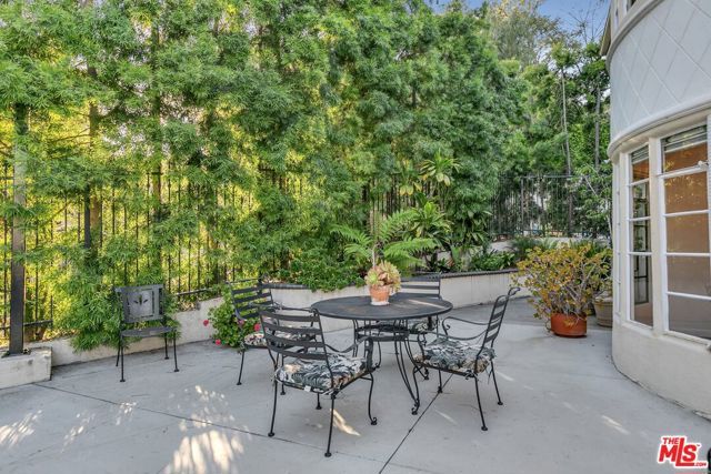 1882 El Cerrito, Los Angeles, CA 90068