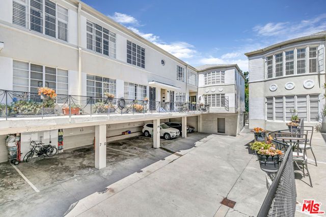 1882 El Cerrito, Los Angeles, CA 90068